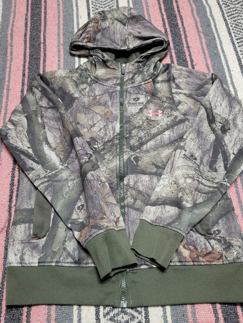 5/$15 under armour coldgear camo hoodie